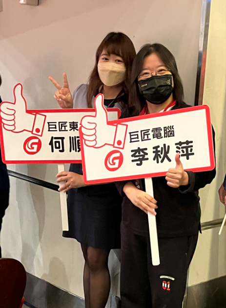 巨匠獲獎同仁開心合影留念
