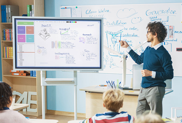 可以利用數位互動白板，讓遠距會議、教學更有效率，也方便群體討論。
