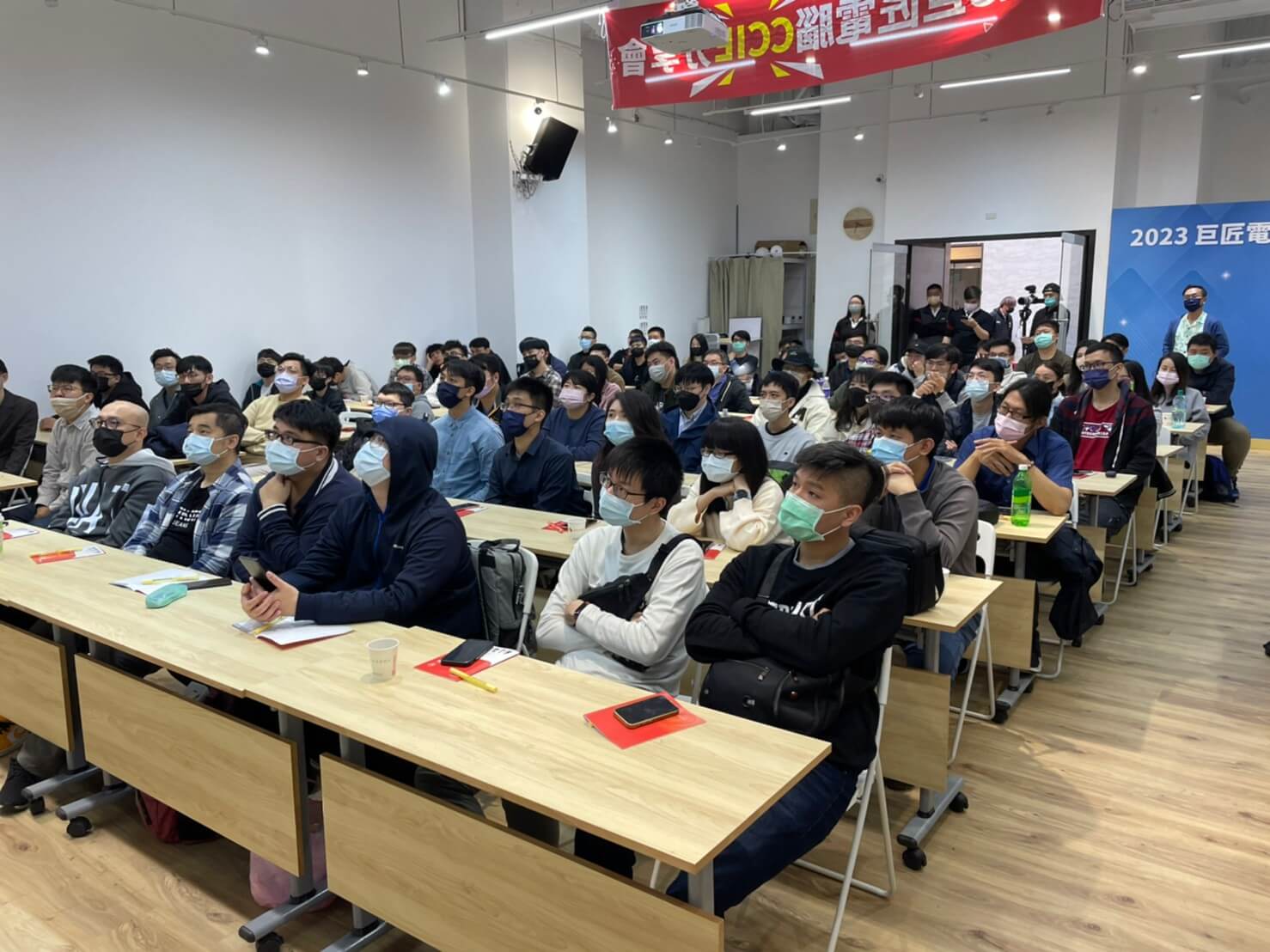 CCIE分享會認真聽講的學員
