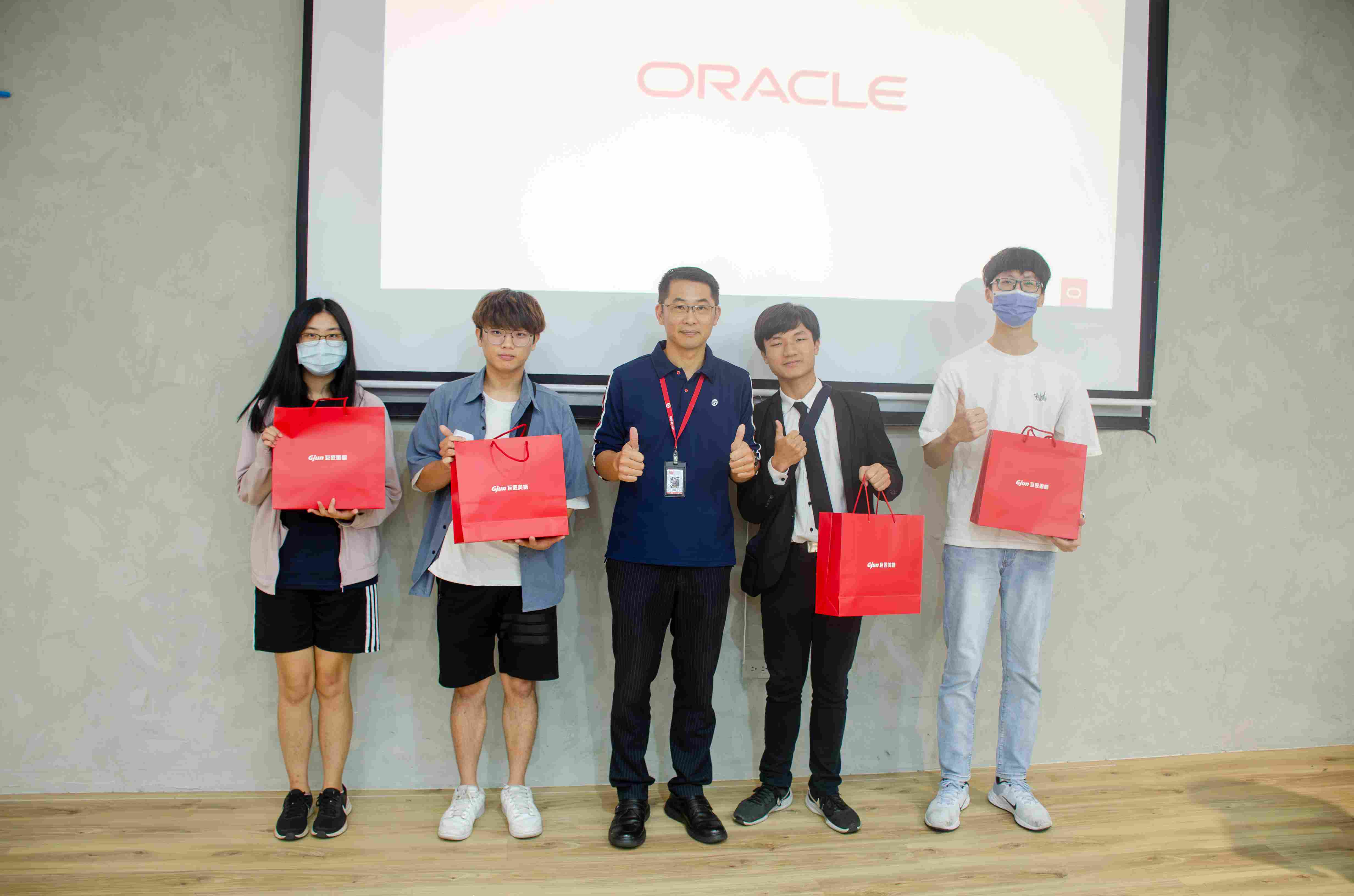 JavaDay台中場-中區區經理與得獎者
