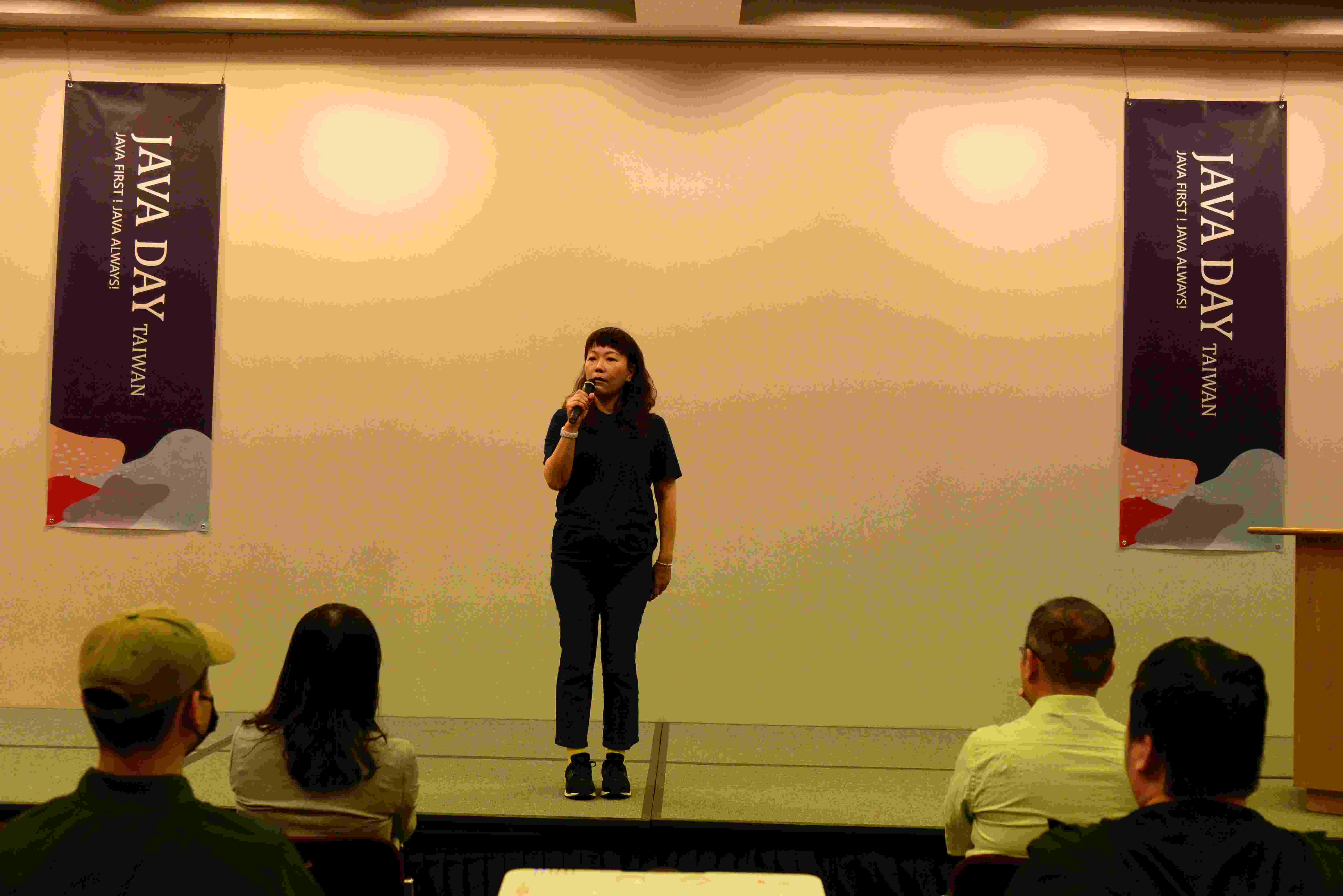 JavaDay台北場-Oracle原廠教育訓練部經理陳盈珍

