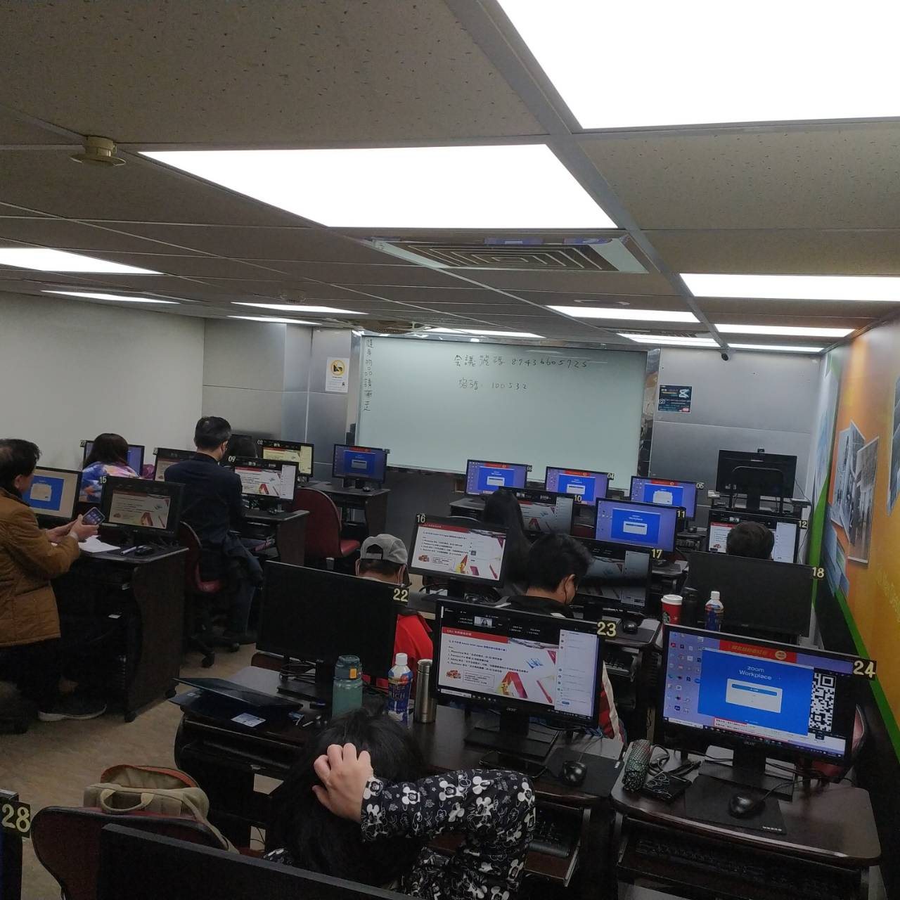 Adobe原廠線上研討會-認真聽講的分校學員
