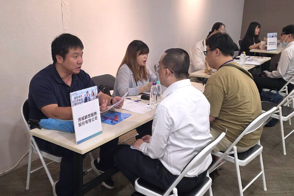 巨匠學員與博威顧問服務面試官進行面談交流