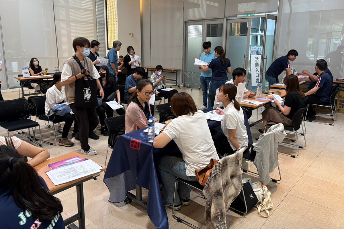 巨匠學員於巨匠聯合徵才面試會積極應試