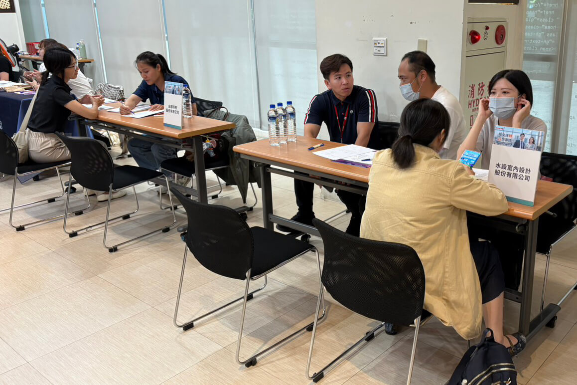 巨匠學員與水設室內設計公司進行現場面試
