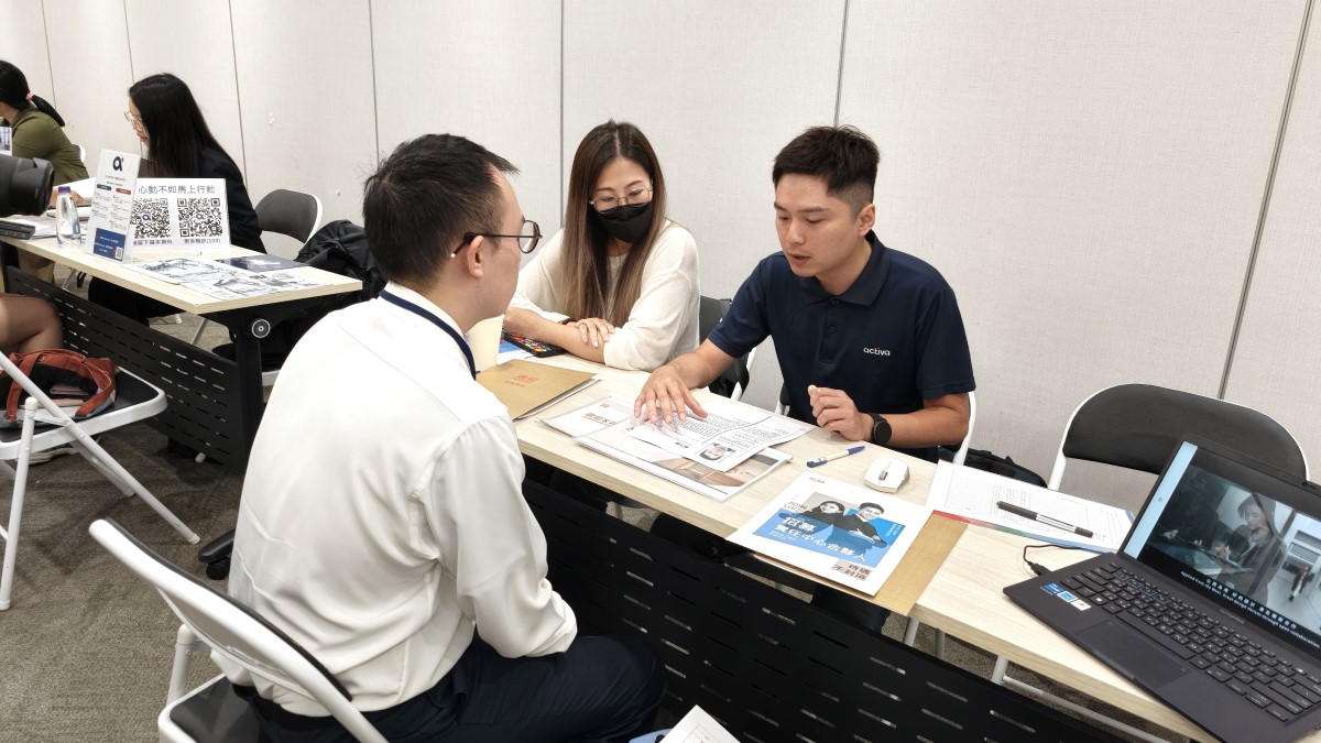 巨匠學員展示作品，爭取面試最佳表現