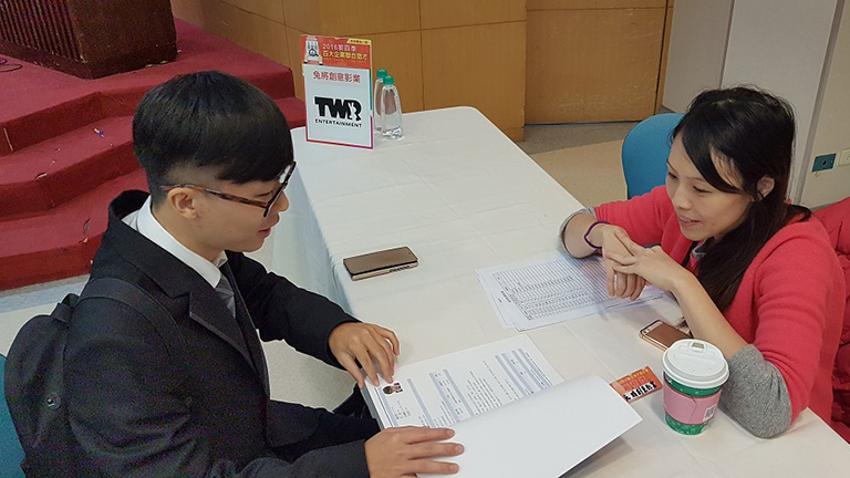 兔將創意影業人員聽取學員自我介紹
