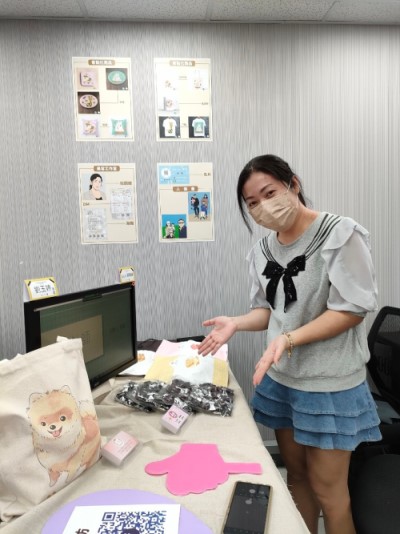 ■在巨匠上完電商課後，玉婷發覺自己對設計相當有興趣進而上接案班，現在成功斜槓當設計師